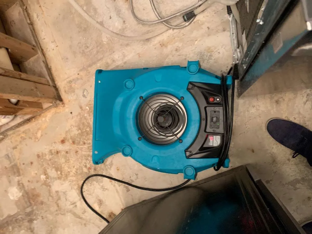Air mover drying equipment for Mold Remediation & Removal in Niagara Falls